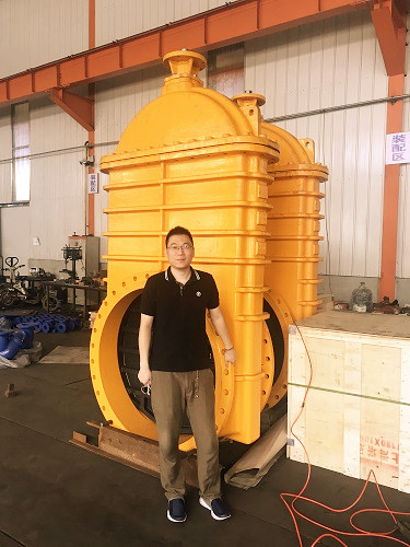 DN1200 GATE VALVE AND KEVIN GUO